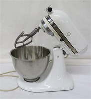 Kitchen Aid Mixer w/ bowl & one attachment - Works