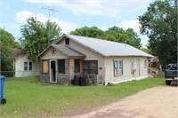 515 E Gay Ave, Gladewater, TX 75647