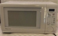 Magic Chef white microwave oven