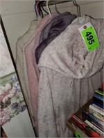 LOT PLUSH WOMENS ROBES & SUCH