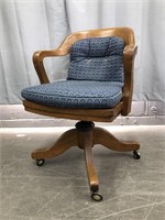 TRADITIONAL OAK WHEELED OFFICE CHAIR
