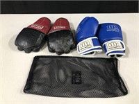 2 PAIRS OF FIGHTING GLOVES