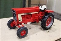 Ertl International "1466" Diecast Toy Tractor, 1/8