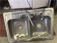 Stainless Steel Kitchen Sink w/Faucet & Sprayer