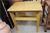 WOODEN SIDE TABLE 25"X19"X25"