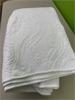 King size white quilt
