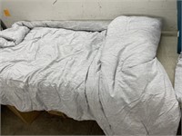Grey king size comforter with 2 shams