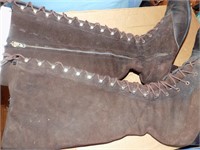 Brown boots size 6