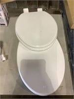 2 Toilet Seats Missing Hardware Damaged