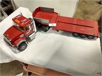 Semi Mack Truck w/ Flatbed Trailer - plastic