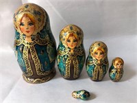 Russian Nesting Dolls :  Hand Painted