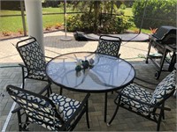 Outdoor Furniture: Tropitone Table & Chairs