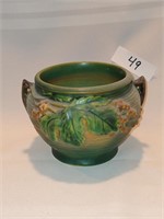 Roseville Green Bushberry Vase Pottery