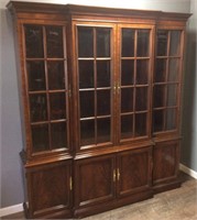 DREXEL HERITAGE MAHOGANY BREAKFRONT CHINA CABINET