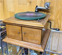 Antique 1920s Victor Victrola Table Top Phonograph
