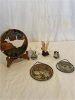 LOT OF BIRD DECOR - 2 GLASS HANGERS, 2 OWLS, ETC