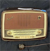 Vintage Bakelite Ferguson radio (England)