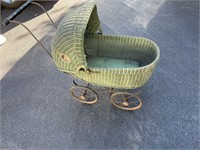 ANTIQUE BABY CARRIAGE