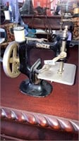 Mini cast Singer sewing machine