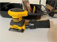 DeWalt 110V palm sander