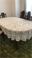 Dinning table w/ 6 chairs and a table cloth