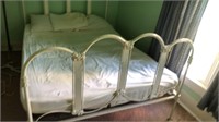 Full size/ double bedding w/ metal frame