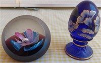 804 - SIGNED PAPERWEIGHT & HANDPAINTED EGG