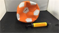 Inflatable ball with pump