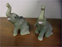 2 Elephants