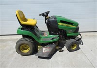 RIDING LAWN MOWER - JOHN DEERE LA110