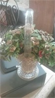 Glass pattern basket with silk flowers