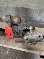 Ball and pintle hitch