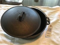 Cast iron 5 qt. "dutch oven style" pot w/ lid 10"
