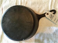 Wagoner ware 10" x 3"D cast iron pan