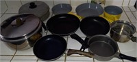 804 - MIXED LOT OF POTS & PANS