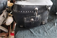 Leather motorcycle pouch w/pockets