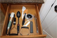 Misc kitchen drawer lot