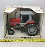 MF 3070 tractor  1/16