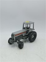 white 2-135 tractor 1/32