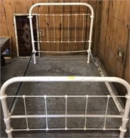 VINTAGE IRON FULL SIZED BED