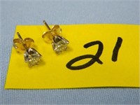 14kt - .8gr. Diamond Stud Earrings -