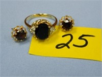 10kt - 4.1gr. Y/G Garnet & CZ Style Ring &