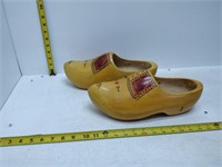 wooden dutch shoes
