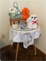 Craft Yarn Items With Table