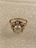 10KT Ladies Ring 
Approx size 6