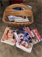 Magazines & Magazines Rack 
Country & Home