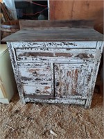 VINTAGE CHEST AWESOME CHIPPY PAINT