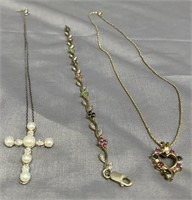 2 Silver necklaces & bracelet - 17gtw