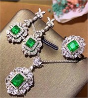 5.5ct Colombian emerald set, 18K gold and diamonds