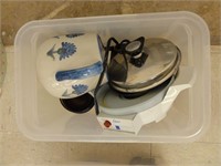 1 plastic container and assorted kitchen items